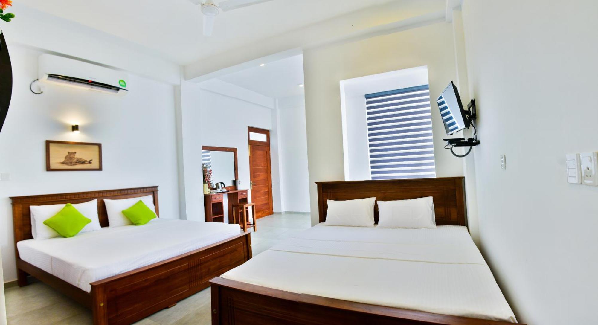 Rominrich Hotel Hikkaduwa Exterior photo