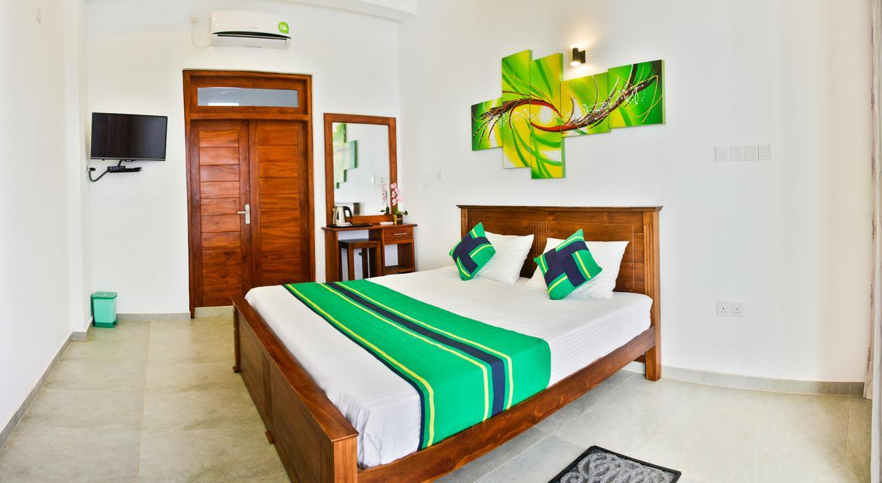 Rominrich Hotel Hikkaduwa Exterior photo