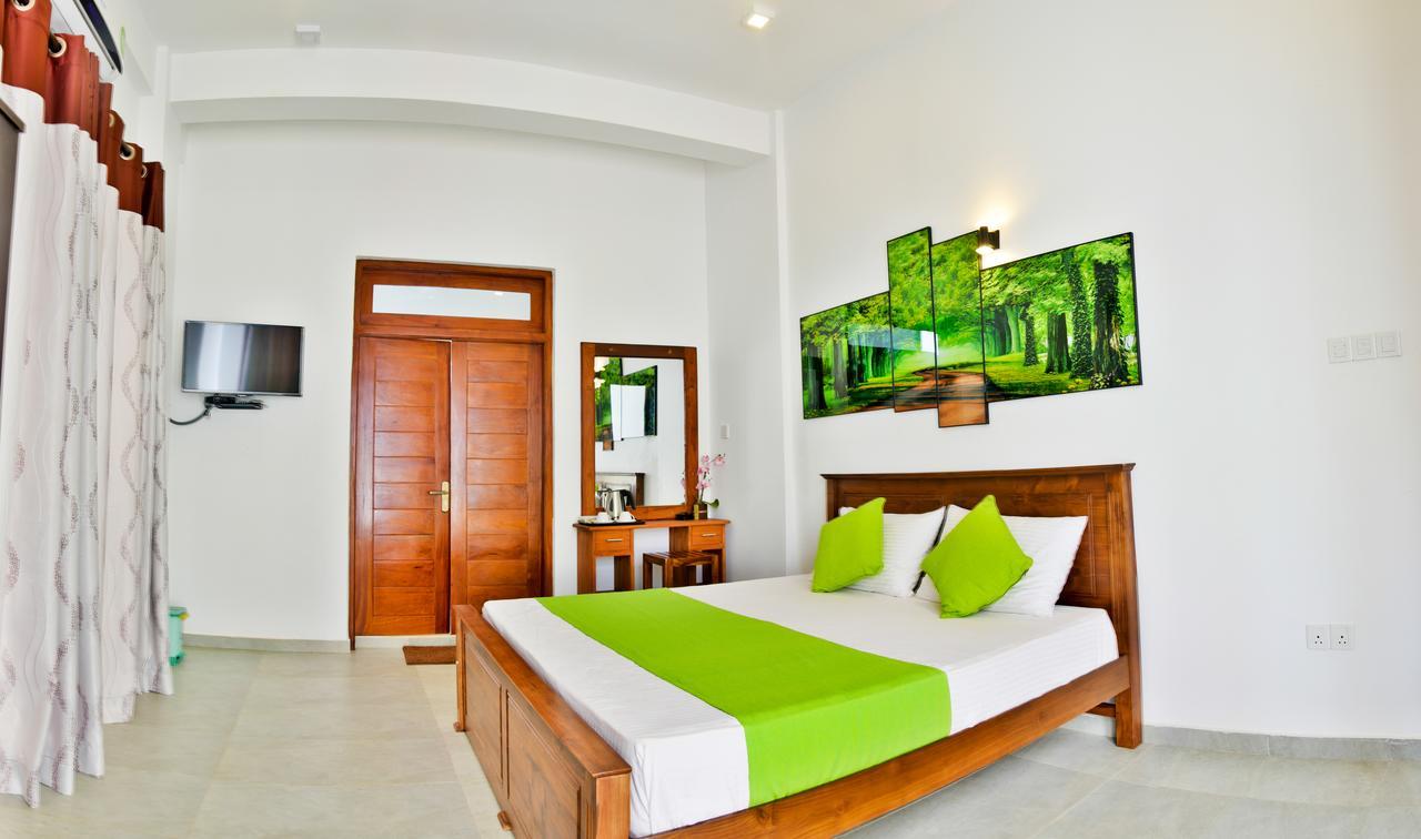 Rominrich Hotel Hikkaduwa Exterior photo