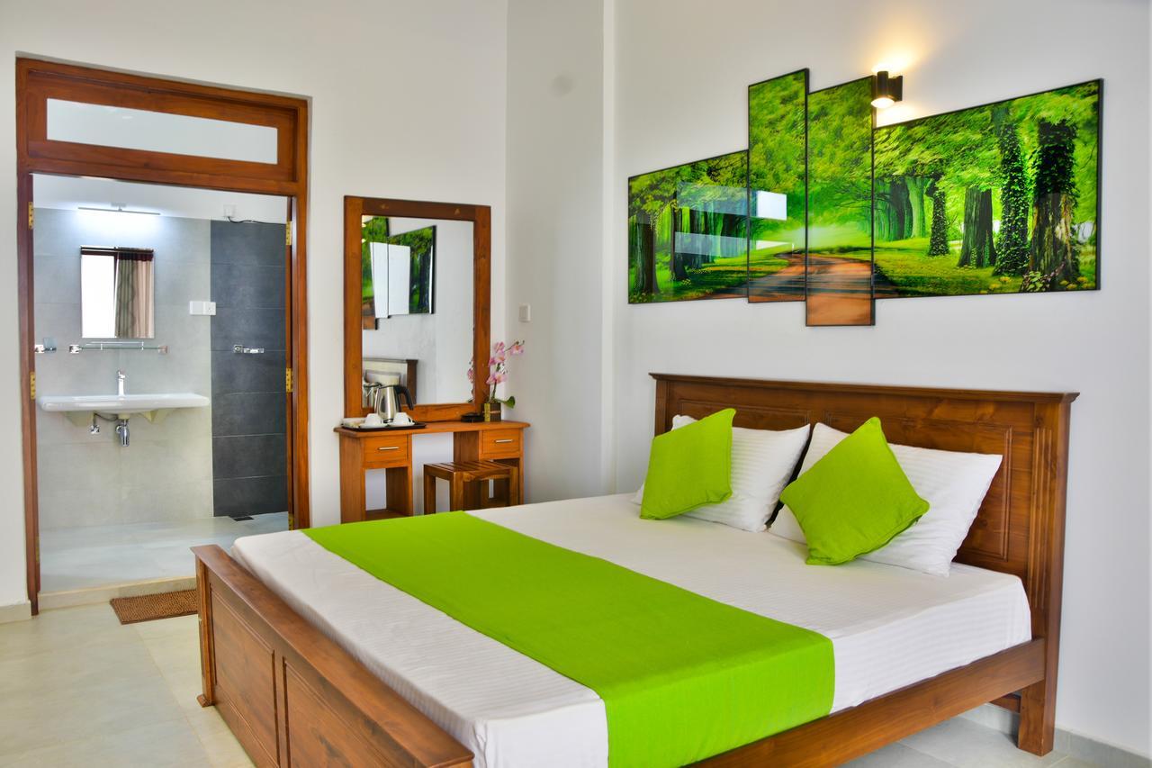 Rominrich Hotel Hikkaduwa Exterior photo
